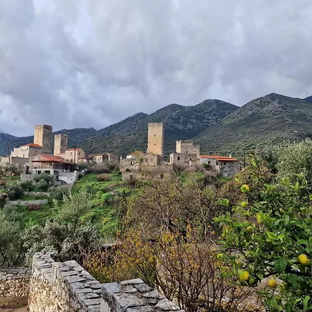 Holiday home Archontoula's Flomochori