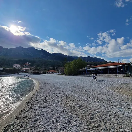 Holiday home Archontoula's Flomochori